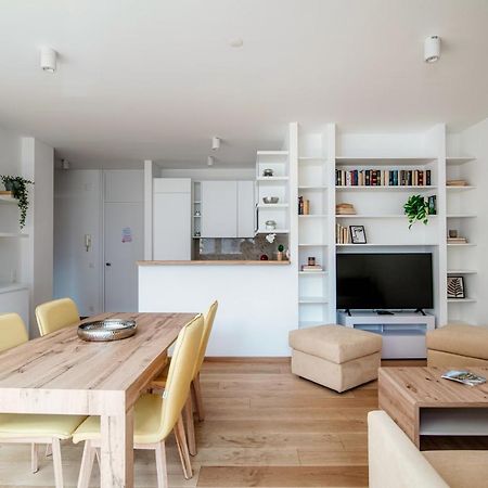 Palace Apartment By Quokka 360 - 2 Minutes From Lugano Lido エクステリア 写真