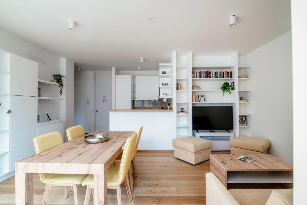 Palace Apartment By Quokka 360 - 2 Minutes From Lugano Lido エクステリア 写真